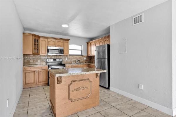 Villa Grande, 6320 SW 138th Ct #412, Kendale Lakes, Florida 33183, image 3