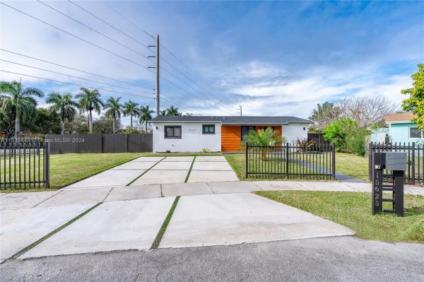 Leisurewood Manor, 15625 SW 293rd Ter, Leisure City, Florida 33033, image 3