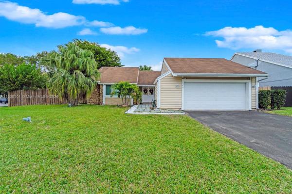 Homestead Lakes Tennessee East, 1543 S Goldeneye Ln, Homestead, Florida 33035, image 1