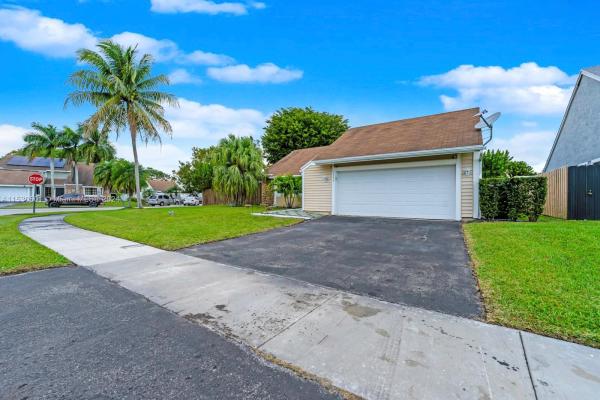 Homestead Lakes Tennessee East, 1543 S Goldeneye Ln, Homestead, Florida 33035, image 3