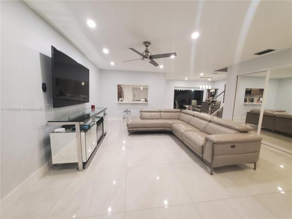 Townhomes Of La Jolla, 9029 SW 113th Place Cir #9029, Kendall, Florida 33176, image 1