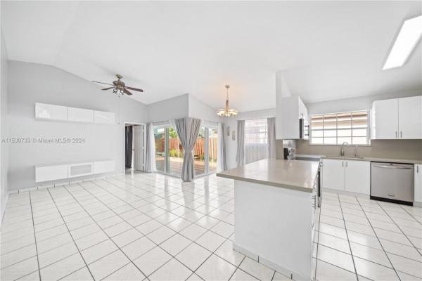 Roger Homes, 15586 SW 138th Ct, Richmond West, Florida 33177, image 3
