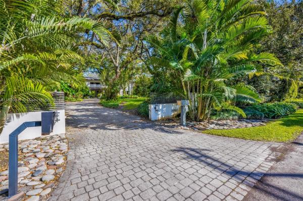 Snapper Creek Lakes, 10845 Snapper Creek Rd, Coral Gables, Florida 33156, image 2