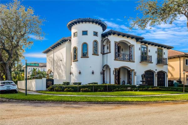 Royal Oaks, 8420 NW 169 Ter #, Miami Lakes, Florida 33016, image 2