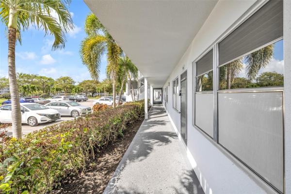 Lyndhurst, 1010 Lyndhurst H, Deerfield Beach, Florida 33442, image 3