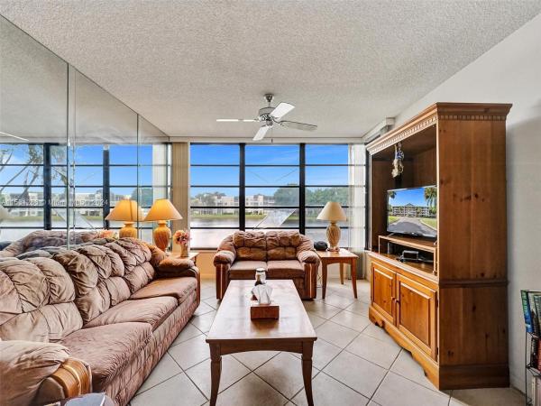 Whitehall Of Pine Island Ridge, 1528 Whitehall Dr #202, Davie, Florida 33324, image 3