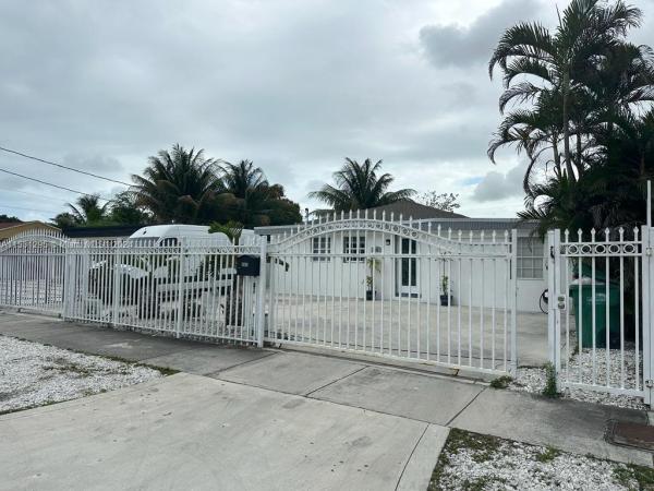 Pinewood Park, 860 NW 113th St, Pinewood, Florida 33168, image 1