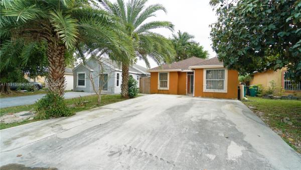 Villas Of Palm Bay, 743 SW 10th St, Florida City, Florida 33034, image 2