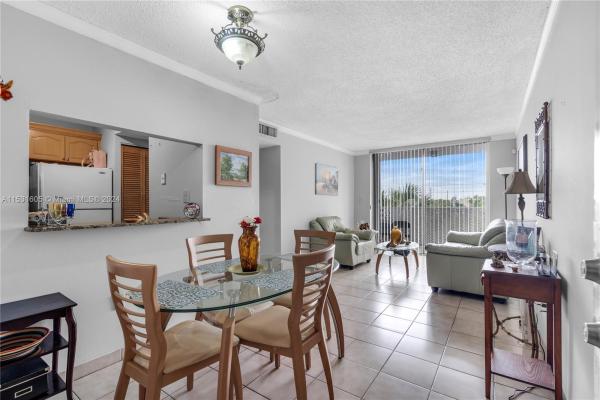 Fontainebleau Gardens, 8185 NW 7th St #403, Fountainebleau, Florida 33126, image 2