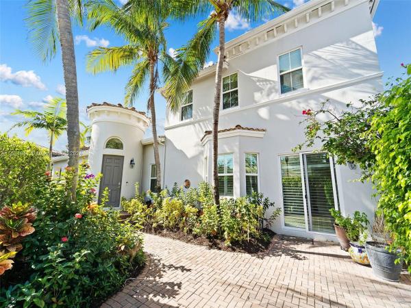 Admirals Cove, 827 E Spinnaker Dr E, Hollywood, Florida 33019, image 1