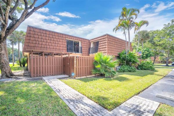 Village At Lake Pine, 11870 SW 9th Ct, Davie, Florida 33325, image 2