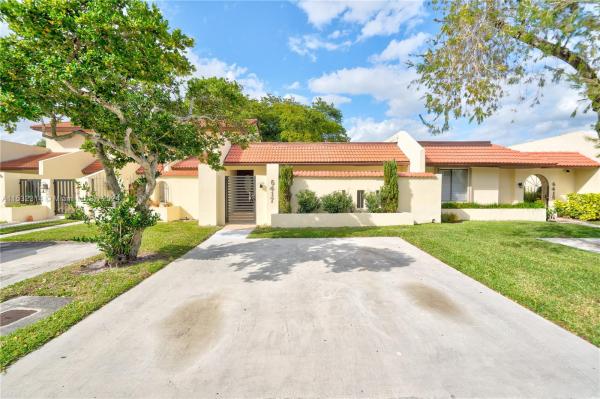 The Townhomes Of Country Village, 6417 NW 192nd Ter, Hialeah, Florida 33015, image 3