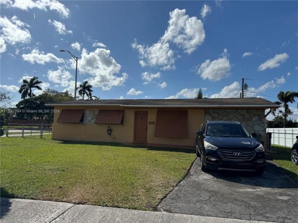 Heftler Homes, 5520 SW 104th Ave, Kendall, Florida 33165, image 1