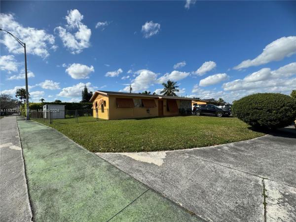 Heftler Homes, 5520 SW 104th Ave, Kendall, Florida 33165, image 3