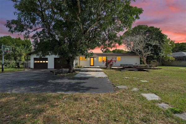 Florida Fruit Land Company, 14300 NW 77th Ave, Miami Lakes, Florida 33016, image 1