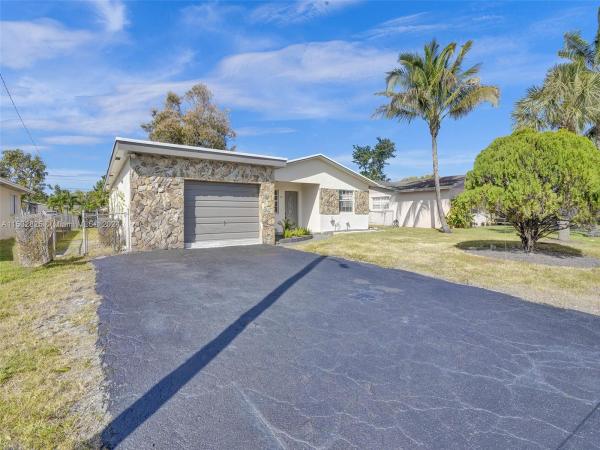 Park Plaza, 631 SW 28th Way, Fort Lauderdale, Florida 33312, image 1