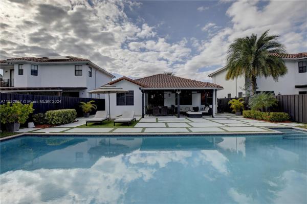 Las Ramblas Country Club, 875 NW 104th Ave, Pinewood, Florida 33172, image 3