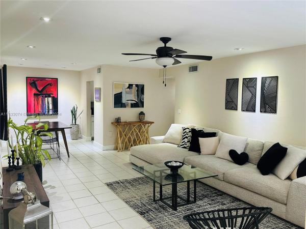 Kingston Square, 9404 SW 77th Ave #M2, Kendall, Florida 33156, image 3
