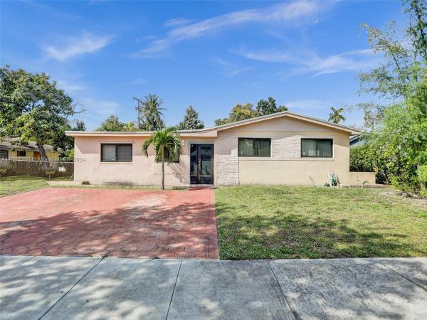 Highland Manor, 471 NE 180th Dr, North Miami Beach, Florida 33162, image 3