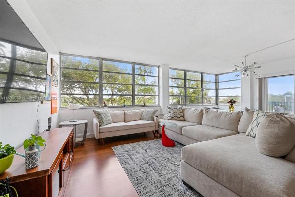 Majorca Towers, 11930 N Bayshore Dr #302, North Miami, Florida 33181, image 1