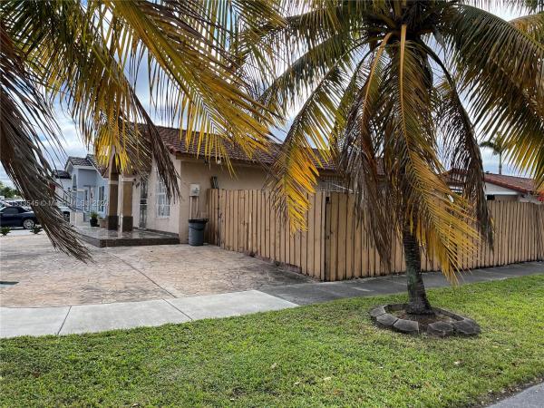 Biltmore Villas, 9190 NW 114th Ter, Hialeah Gardens, Florida 33018, image 3