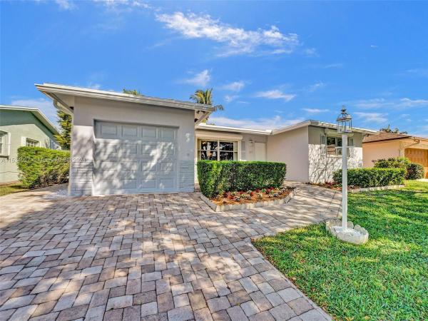 Hollywood Center, 307 SE 4th St, Dania Beach, Florida 33004, image 1
