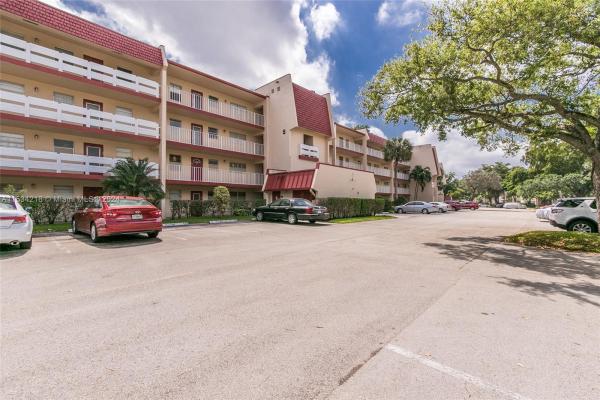 Oriole Golf & Tennis Club 2, 1040 Country Club Dr #401, Margate, Florida 33063, image 1