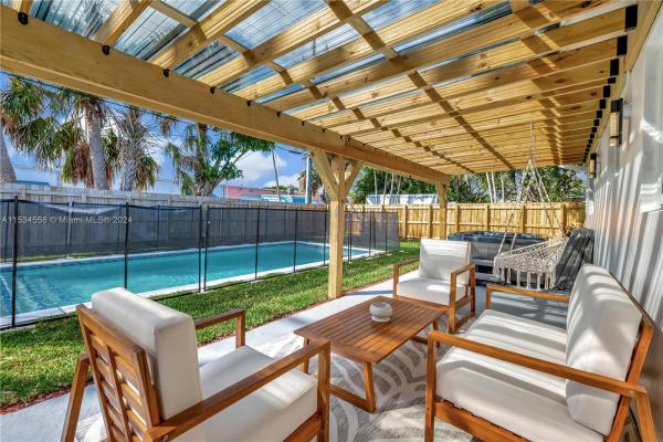 North Corals, 4861 NE 13th Ave, Oakland Park, Florida 33334, image 2