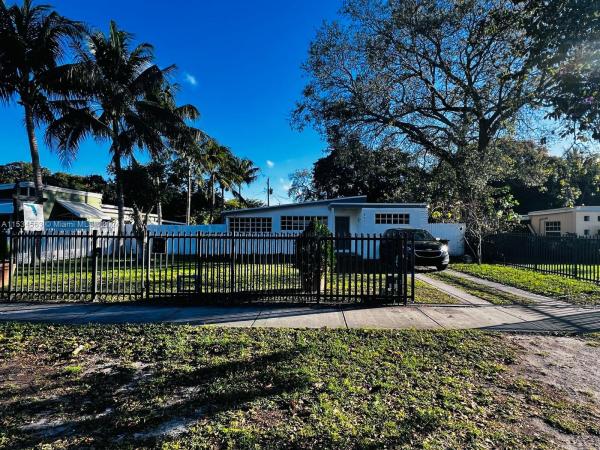 Irons Manor, 840 NE 128th St, North Miami, Florida 33161, image 3