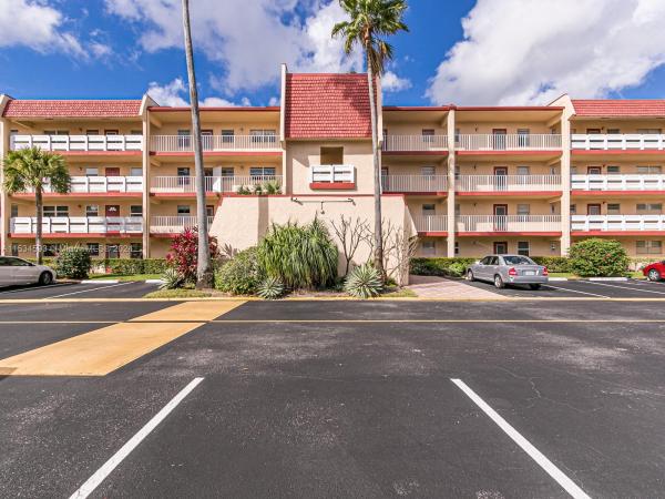 Oriole Golf & Tennis Club 2, 1025 Country Club Dr #201, Margate, Florida 33063, image 1