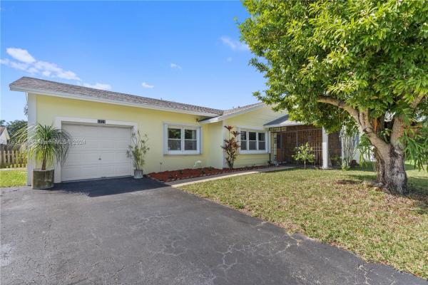 Homestead Lakes Farmlife West, 1724 N Curlew Ln, Homestead, Florida 33035, image 1