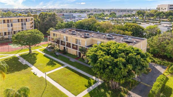 Parkview, 9250 Fontainebleau Blvd #204, Fountainebleau, Florida 33172, image 2
