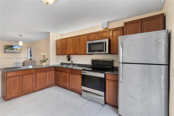 Forest Glen Townhouses, 4699 Orleans Ct #A, West Palm Beach, Florida 33415, image 3
