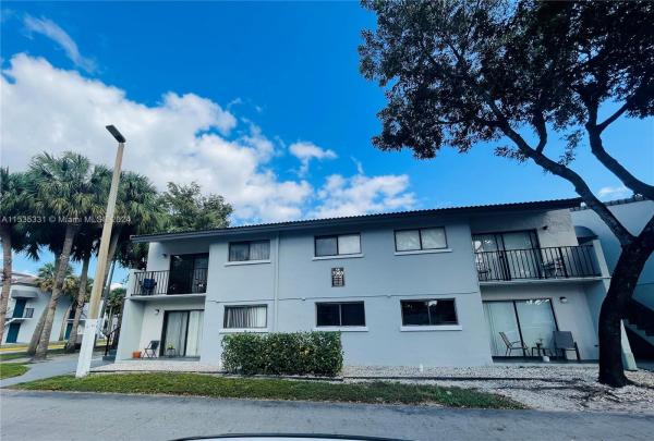 Villa Bellini, Hialeah, Florida 33015, image 3