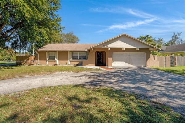 Kennilworth Townhouses, 3801 E Woodscape Dr, Miramar, Florida 33023, image 1