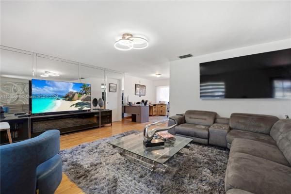 Kennilworth Townhouses, 3801 E Woodscape Dr, Miramar, Florida 33023, image 3