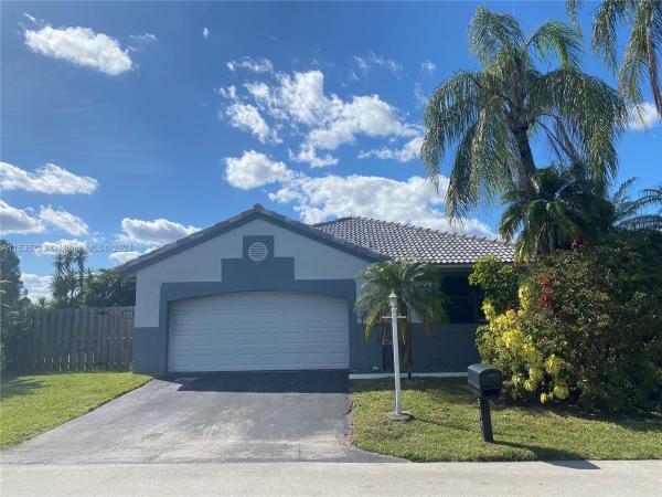 Waterford Patio Homes, 5891 Brighton Ln, Davie, Florida 33331, image 2