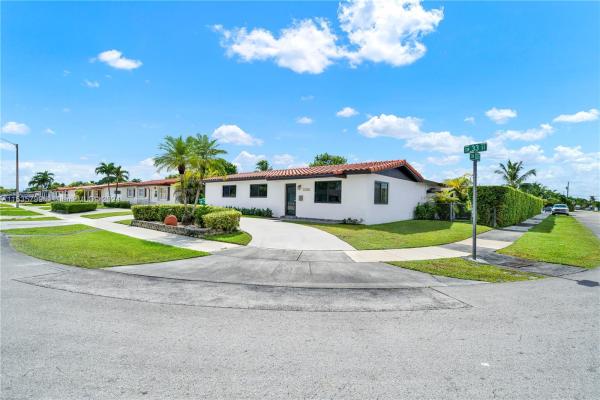 Martinez, 10294 SW 33rd St, University Park, Florida 33165, image 3
