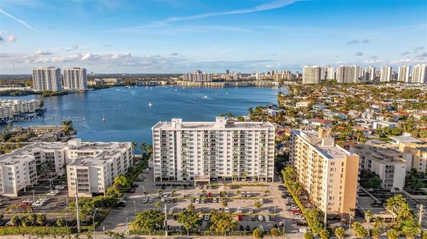 Stratford House, 2841 NE 163 St #106, North Miami Beach, Florida 33160, image 2