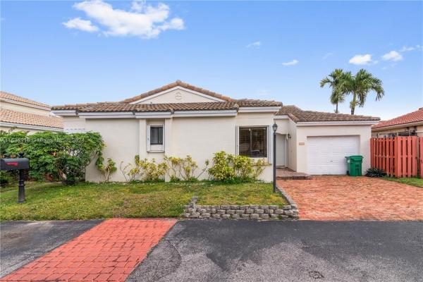 Poinciana Pointe, 529 SW 88th Pl E, Fountainebleau, Florida 33174, image 1