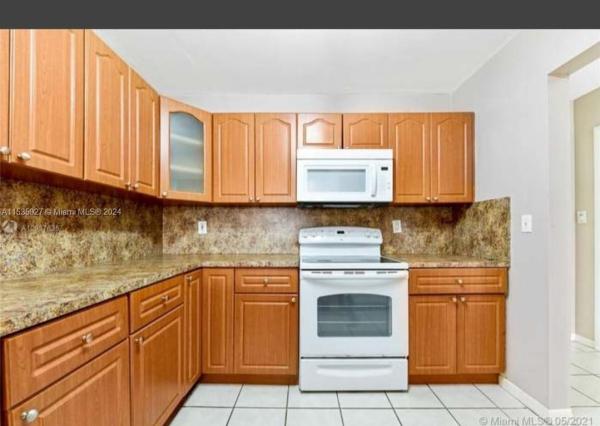 Coral Gate East, 6930 Miami Gardens Dr #1-517, Country Club, Florida 33015, image 3