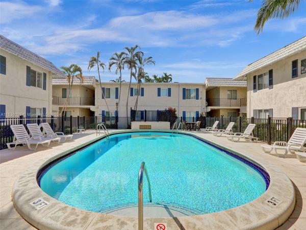Monterey Gardens Of Pinecrest, 8605 SW 68 Ct #22, Pinecrest, Florida 33156, image 3