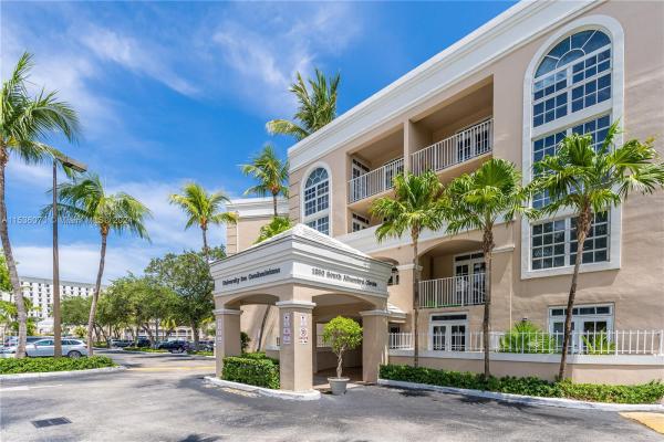 University Inn, 1280 S Alhambra Cir #2414, Coral Gables, Florida 33146, image 2