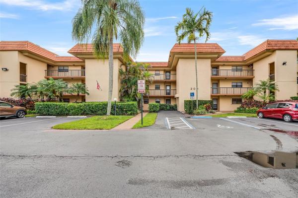 Coronado At Jacaranda, 200 Jacaranda Country Club Dr #1B, Plantation, Florida 33324, image 1