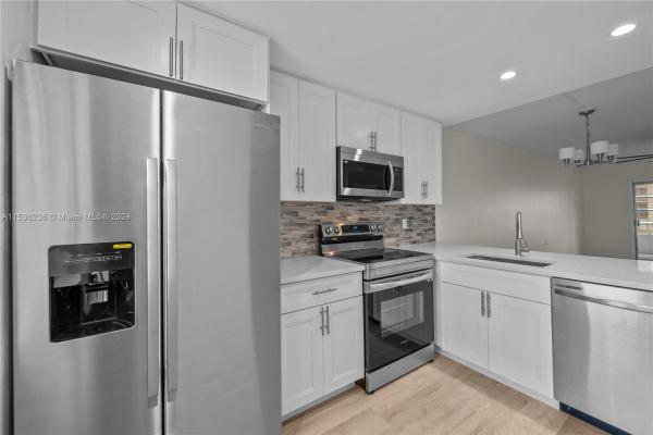 Martinique Village, 4602 Martinique Way #D2, Coconut Creek, Florida 33066, image 1