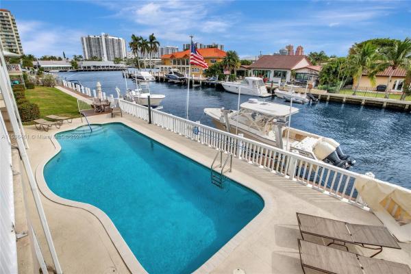 Lafayette Arms, 2866 NE 30th St #15, Fort Lauderdale, Florida 33306, image 1
