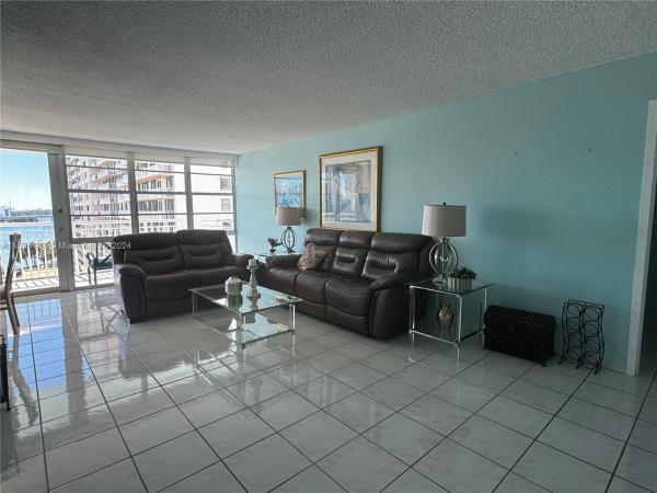 Winston Towers 500, 301 174th St #811, Sunny Isles Beach, Florida 33160, image 2