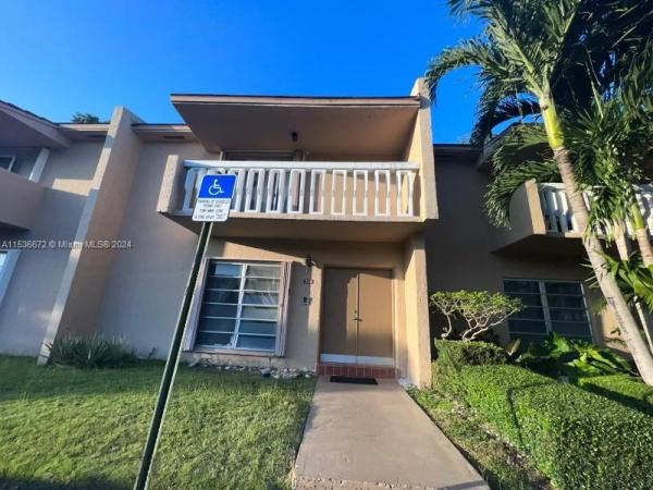 Heritage Square, 9400 SW 170th St #204, Palmetto Bay, Florida 33157, image 1
