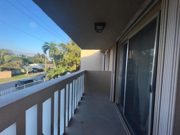 Heritage Square, 9400 SW 170th St #204, Palmetto Bay, Florida 33157, image 2