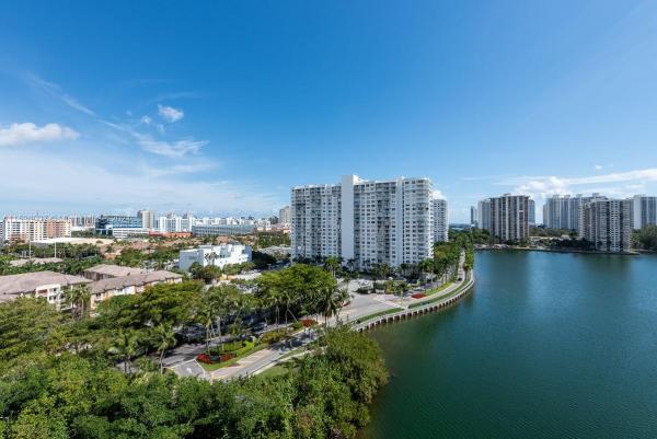 Commodore Plaza Century, 2780 NE 183rd St #1216, Aventura, Florida 33160, image 2